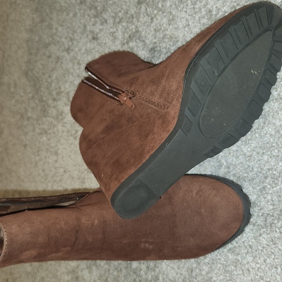 Shoe Dazzle Chestnut Wedge Ankle Booties - Picture 3 of 7